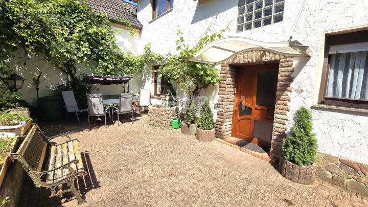 Attraktives Mehrfamilienhaus mit ELW, zusätzl. Baugrundstück und Ausbaumöglichkeit in Quierschied