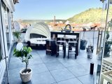 Dachterrasse mit Blick zum Schlossberg