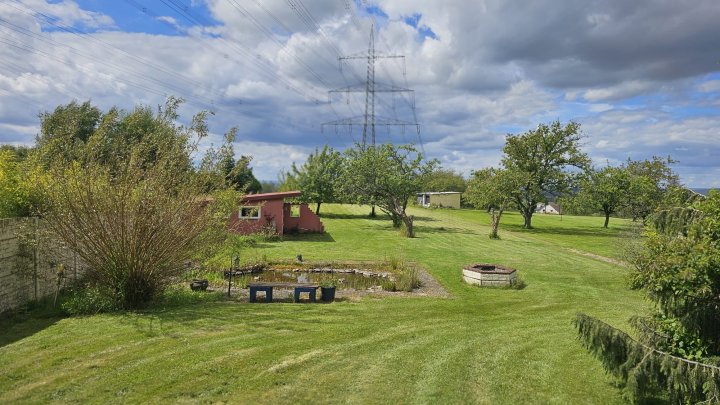 Attraktiver Bungalow in grüner Idylle