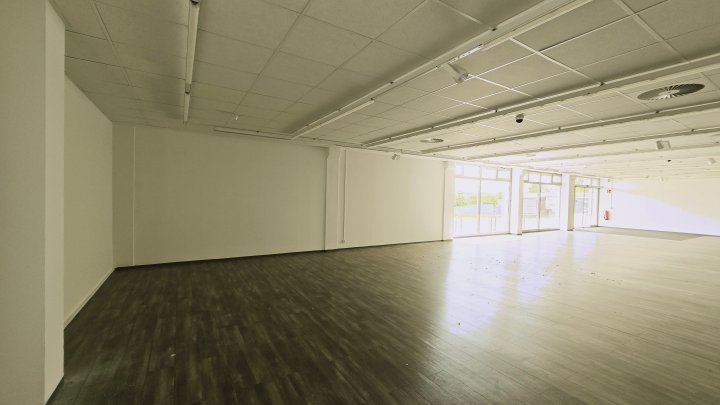 Einzelhandelsfläche Laden Ausstellungsfläche zur Miete