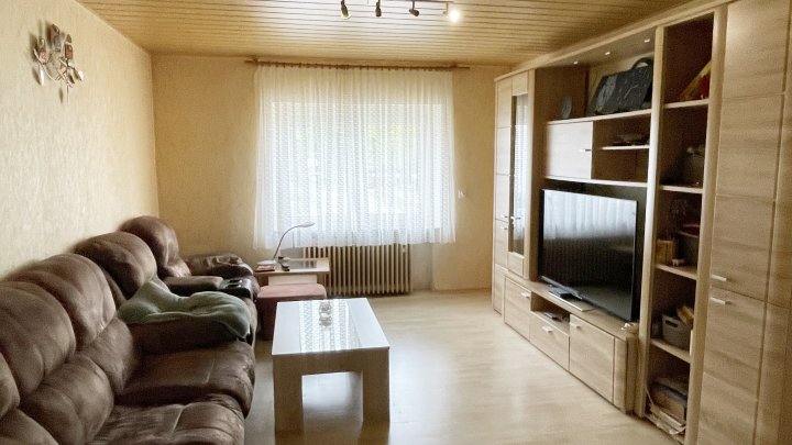 Doppelhaus mit Garten und 2 Garagen
