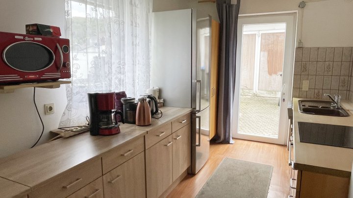 Doppelhaus mit Garten und 2 Garagen
