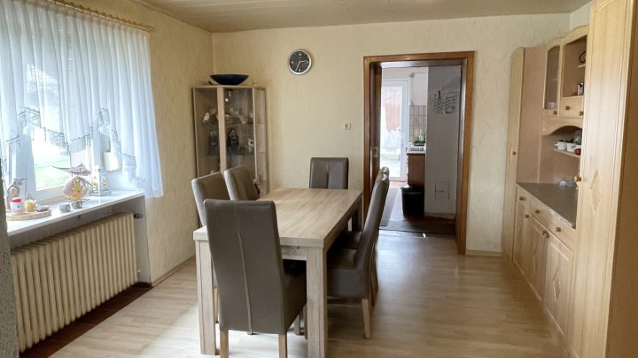 Doppelhaus mit Garten und 2 Garagen