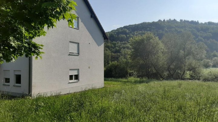 Freistehendes gepflegtes Mehrfamilienhaus mit 5 Wohneinheiten in sehr gepflegtem Zustand, voll vermietet