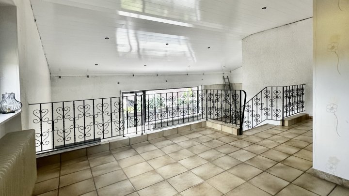 Exklusives Split-Level-Haus in Top-Lage – Radikal reduziert!