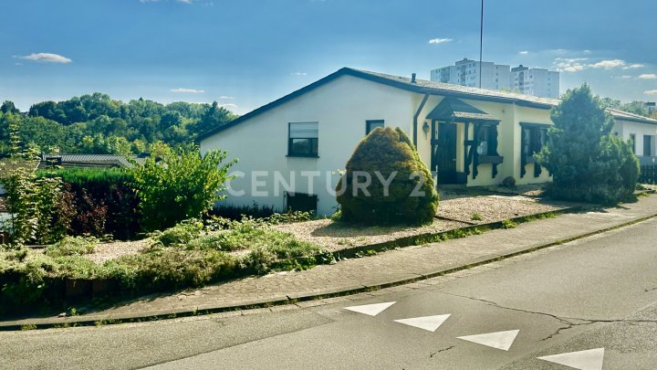 Exklusives Split-Level-Haus in Top-Lage – Radikal reduziert!