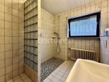 Badezimmer UG mit Blick zur Dusche