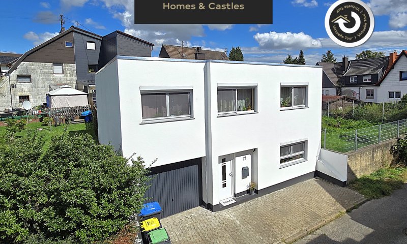 Aufwendig neu renoviertes freistehendes Einfamilienhaus mit kl. Garten und Garage in Friedrichsthal