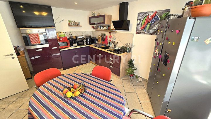 Aufwendig neu renoviertes freistehendes Einfamilienhaus mit kl. Garten und Garage in Friedrichsthal