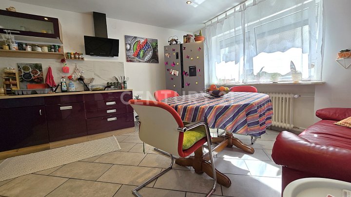 Aufwendig neu renoviertes freistehendes Einfamilienhaus mit kl. Garten und Garage in Friedrichsthal