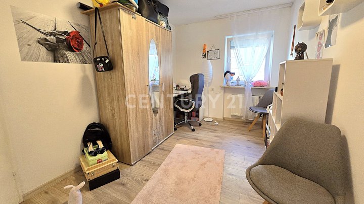 Aufwendig neu renoviertes freistehendes Einfamilienhaus mit kl. Garten und Garage in Friedrichsthal