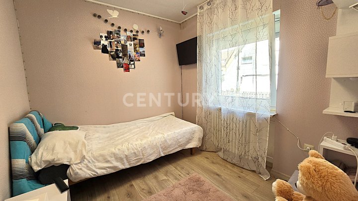 Aufwendig neu renoviertes freistehendes Einfamilienhaus mit kl. Garten und Garage in Friedrichsthal
