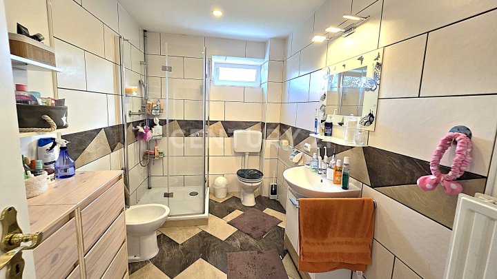 Aufwendig neu renoviertes freistehendes Einfamilienhaus mit kl. Garten und Garage in Friedrichsthal