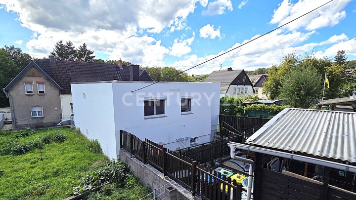 Aufwendig neu renoviertes freistehendes Einfamilienhaus mit kl. Garten und Garage in Friedrichsthal