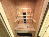 Innenbereich der neuwertigen Sauna 