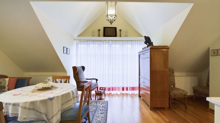 Charmante Liegenschaft mit Garten, Balkon, Stellplatz für Singles / Paare - Altenkessel, Saarbrücken