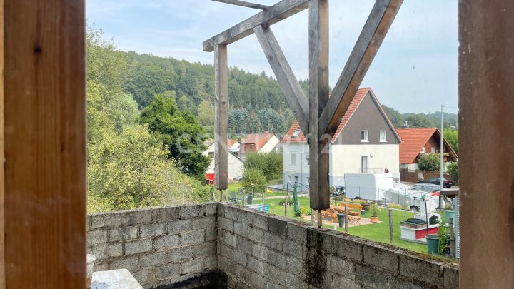 Auf den Spuren von Indiana Jones: Entdecken Sie das Geheimnis im Keller