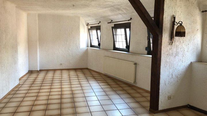 Dreiparteien Wohn- und Geschäftshaus mit Vermietungspotenzial