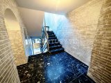 Treppenhaus mit neuen, edlem Wänden