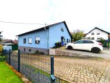 Garage für 2 Autos + 2 Stellplätze vorm Haus und 3 im Hof