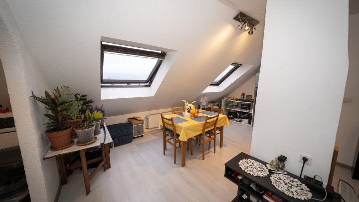 Vermietetes Dreiparteienhaus mit 5 Garagen in verkehrsberuhigter Nebenstraße von Riegelsberg
