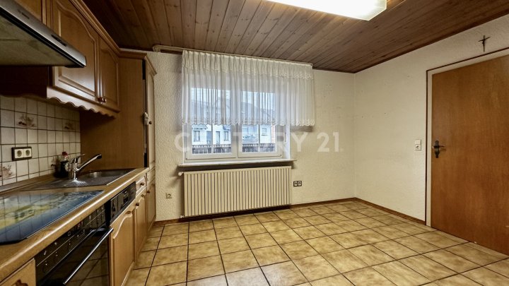 Kaufpreis gesenkt! Großes EFH in Queidersbach – Nähe Air Base, 4 SZ, 2 Terrassen, 3 Garagen