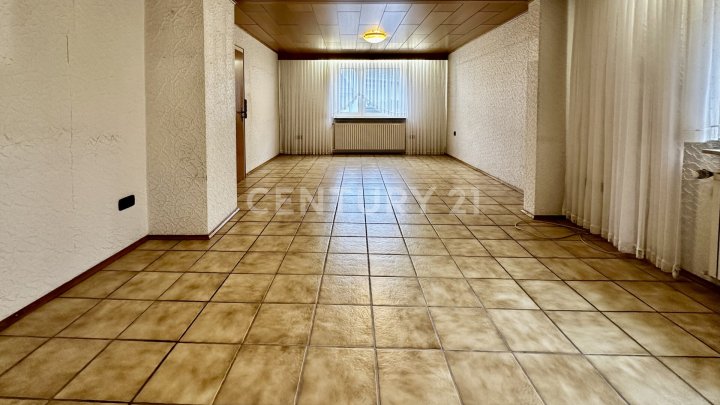 Kaufpreis gesenkt! Großes EFH in Queidersbach – Nähe Air Base, 4 SZ, 2 Terrassen, 3 Garagen