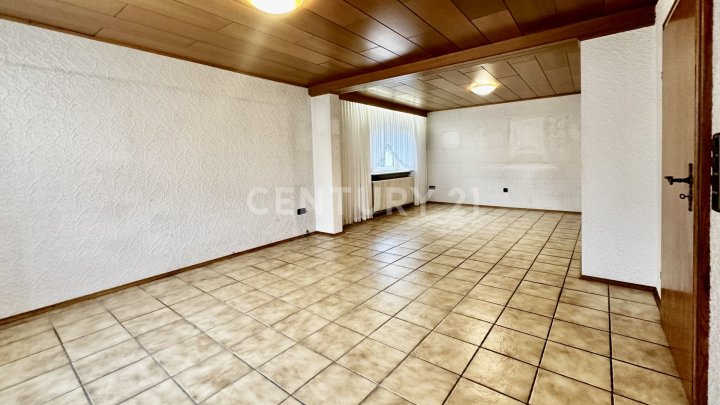 Kaufpreis gesenkt! Großes EFH in Queidersbach – Nähe Air Base, 4 SZ, 2 Terrassen, 3 Garagen