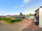 Carport und Stellplätze in der Einfahrt des Hauses