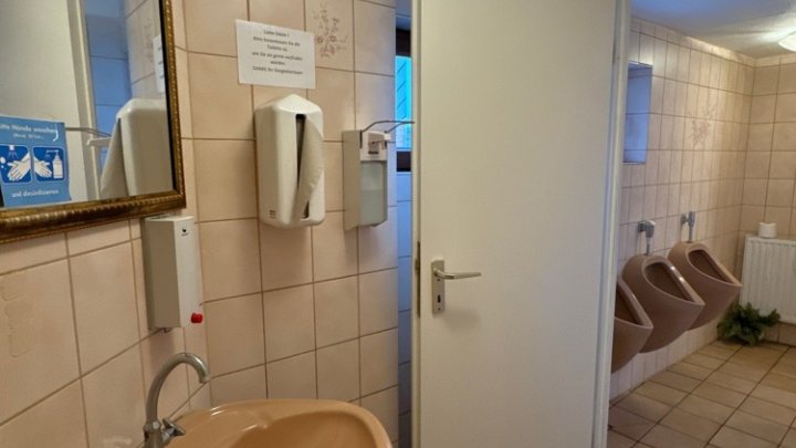 Café oder Gewerbefläche in zentraler Lage von Güdingen