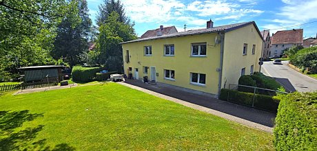 Rückseite des Hauses mit Gartenbereich