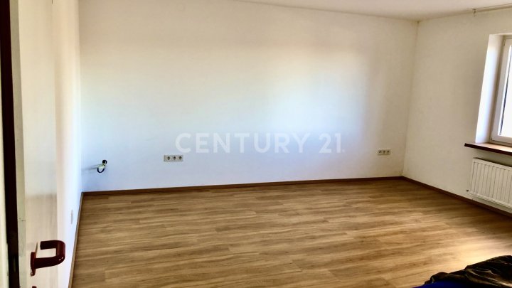 Einfamilienhaus mit Einliegerwohnung, 3 Garagenplätzen und 4000 m² Grundstück - Ihr neuer Wohntraum!