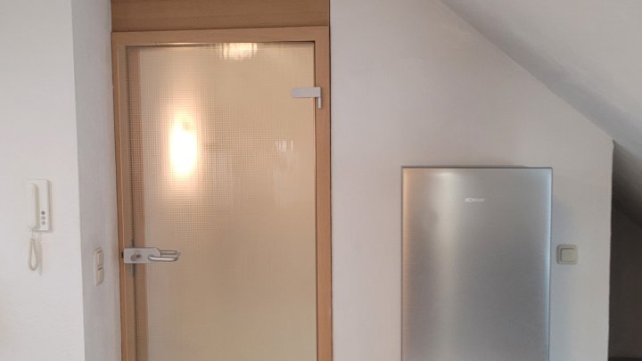 Gepflegte Maisonette-Wohnung mit EBK (2 Schlafzimmer, Bad, Küche und Wohnzimmer) in Trier-Ruwer mit PKW-Stellplatz