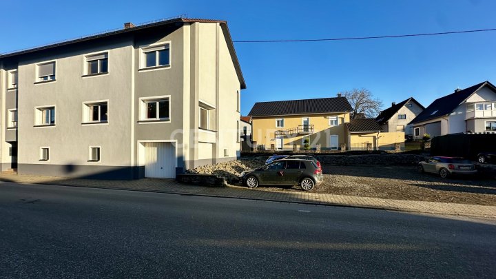   Top-saniertes 4-Parteienhaus + Baugrundstück in Breitenbach – wohnen & profitieren mit ca. 8,5 %