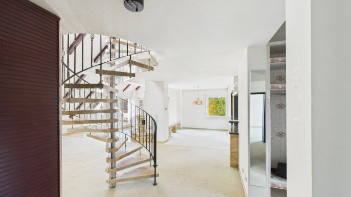 Seltene große Maisonette- Wohnung in Top Lage von Saarbrücken zu verkaufen.