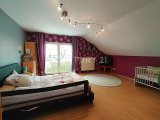 Das zweite Schlafzimmer im Obergeschoss in Richtung Garten