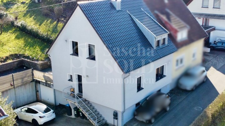 Gepflegtes Einfamilienhaus mit Terrasse, Garten und Garage in Heusweiler - Holz