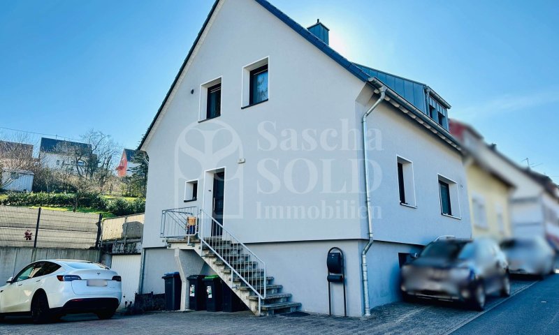 Gepflegtes Einfamilienhaus mit Terrasse, Garten und Garage in Heusweiler - Holz