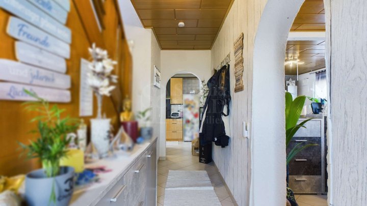 Gepflegtes Einfamilienhaus mit Terrasse, Garten und Garage in Heusweiler - Holz