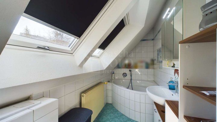 Gepflegtes Einfamilienhaus mit Terrasse, Garten und Garage in Heusweiler - Holz