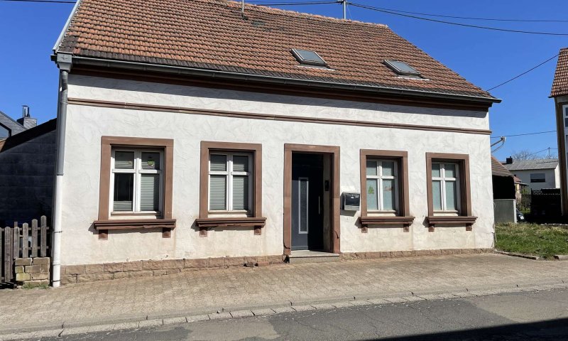 Einfamilienhaus in Schiffweiler OT Heiligenwald für die kleine Familie
