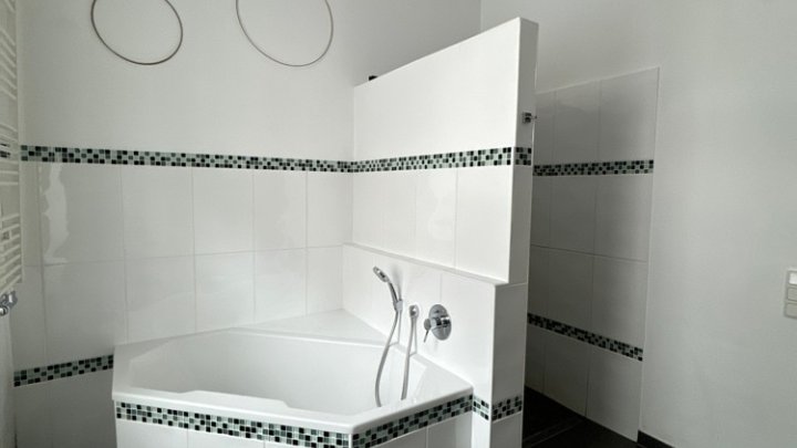 Sanierte Altbauwohnung mit Stellplatz + EBK im Quartier Mainzer Straße