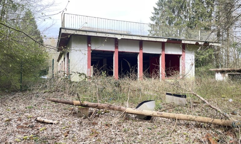 Bestandsschutz-Gebäude auf großem Grundstück – Wiederaufbau nach Brand möglich