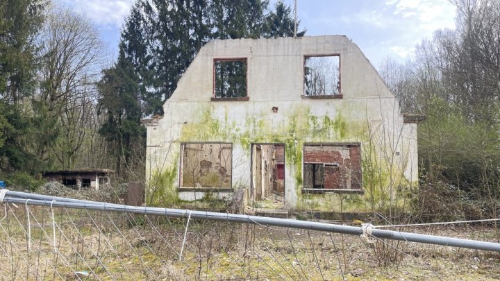 Bestandsschutz-Gebäude auf großem Grundstück – Wiederaufbau nach Brand möglich