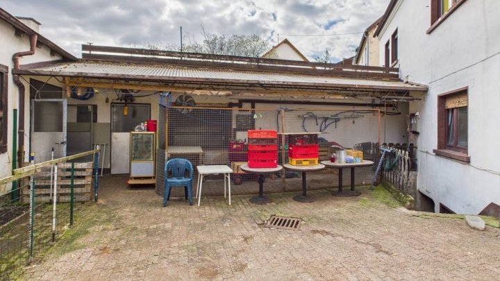 Leben & Arbeiten unter einem Dach – vielseitiges Einfamilienhaus mit Gewerbefläche in Neunkirchen!