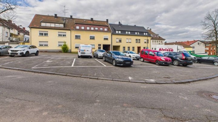 Leben & Arbeiten unter einem Dach – vielseitiges Einfamilienhaus mit Gewerbefläche in Neunkirchen!
