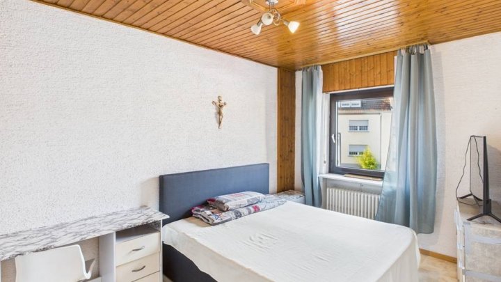 Leben & Arbeiten unter einem Dach – vielseitiges Einfamilienhaus mit Gewerbefläche in Neunkirchen!