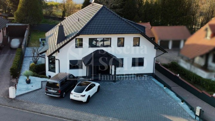 Luxuriöses Mehrgenerationenhaus in Kirkel-Neuhäusel