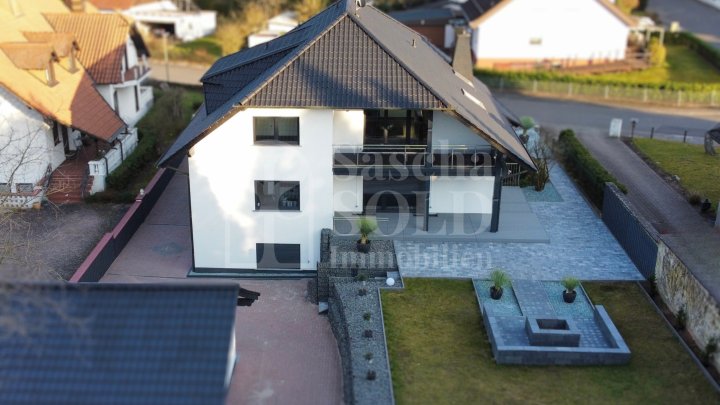 Luxuriöse Liegenschaft mit 3 Wohneinheiten in Kirkel - mit Stellplätzen, Doppelgarage & Garten