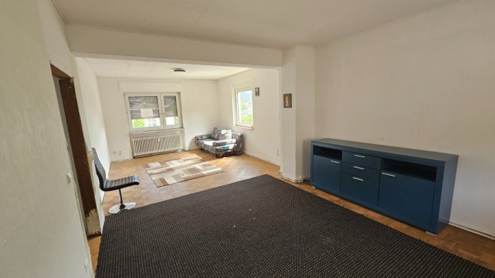 Sanierer aufgepasst !! 2 1/2 Mehrfamilienhäuser mit Nebengebäude zum Schnäppchenpreis !